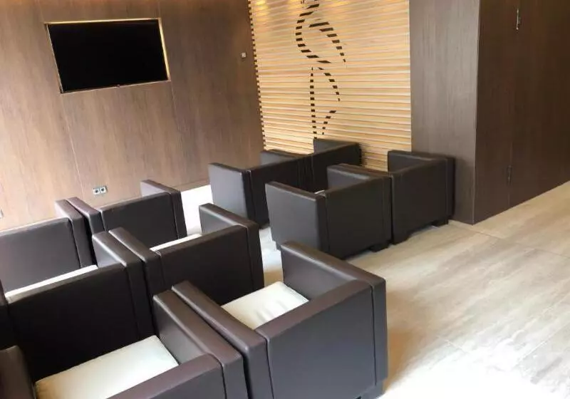 호텔 Checkin Flamingo