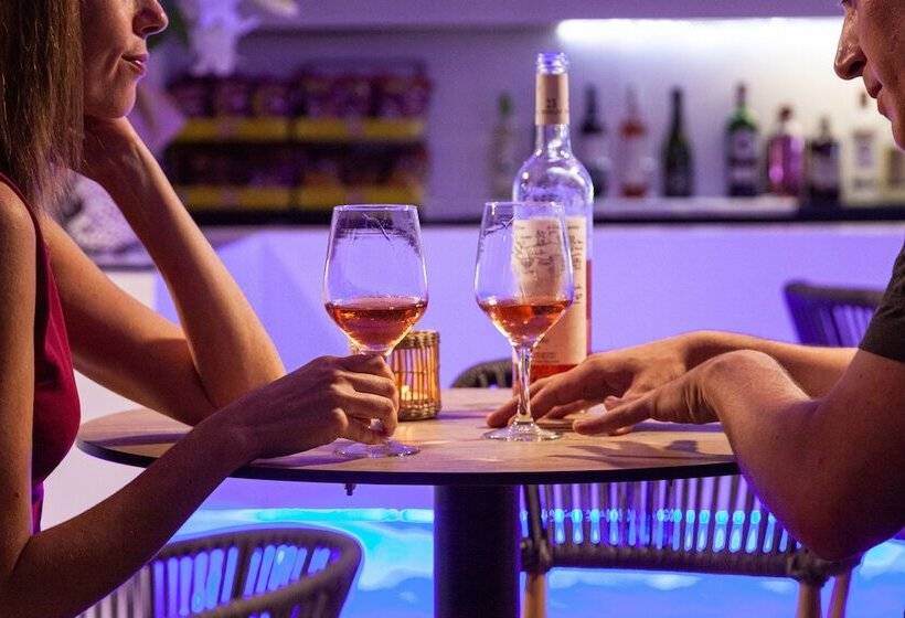 هتل Checkin Torredembarra