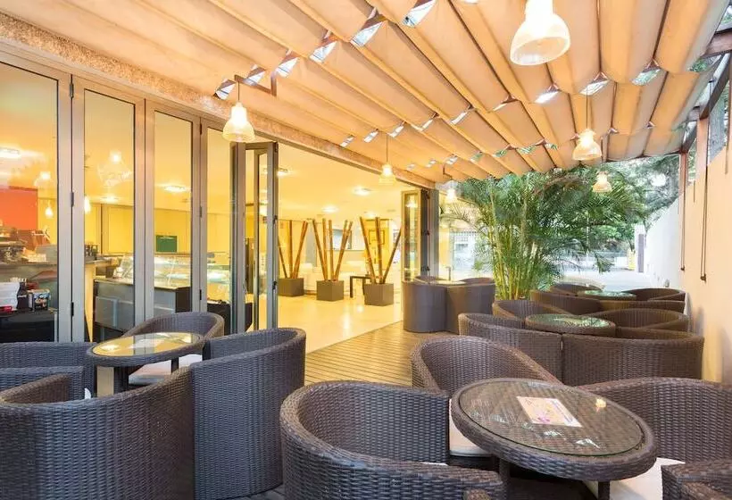 Отель Colon Rambla