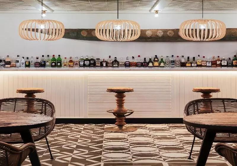 ホテル H10 Vintage Salou - Adults Only