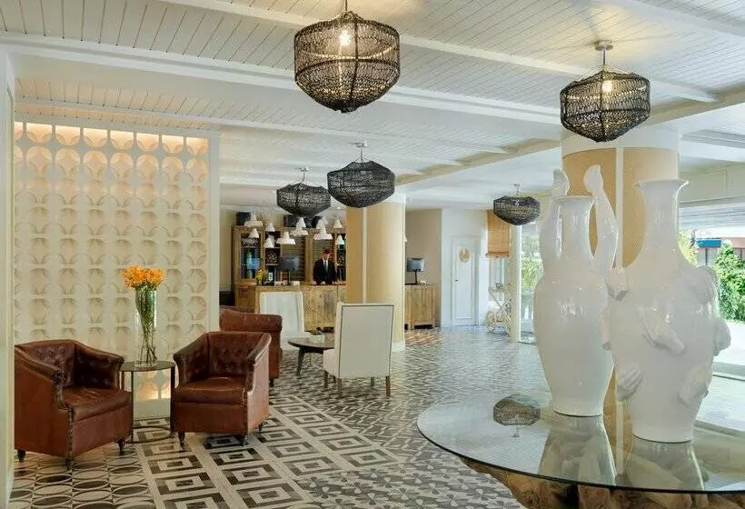 ホテル H10 Vintage Salou - Adults Only