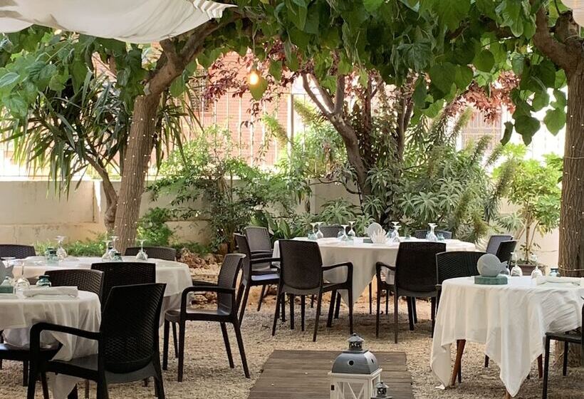 هتل Restaurant Llansola