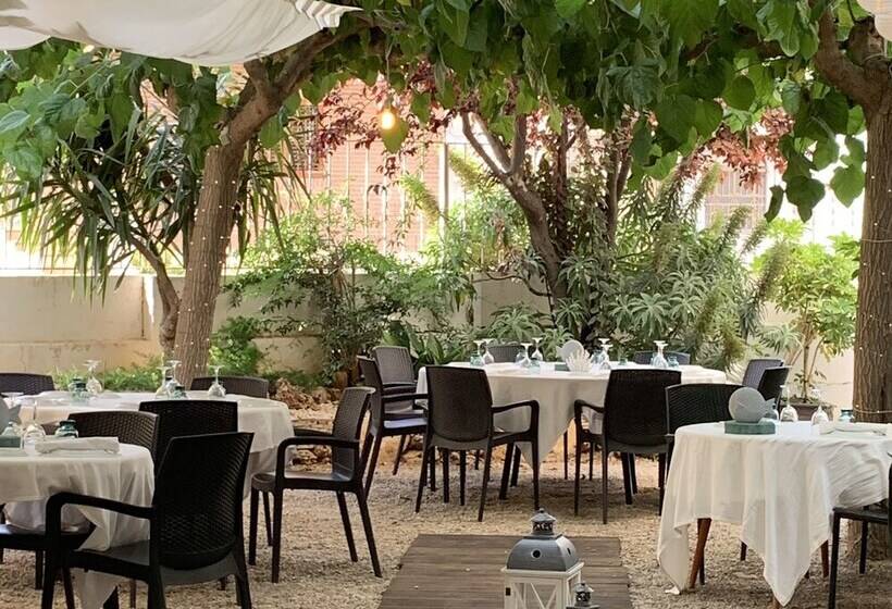 هتل Restaurant Llansola