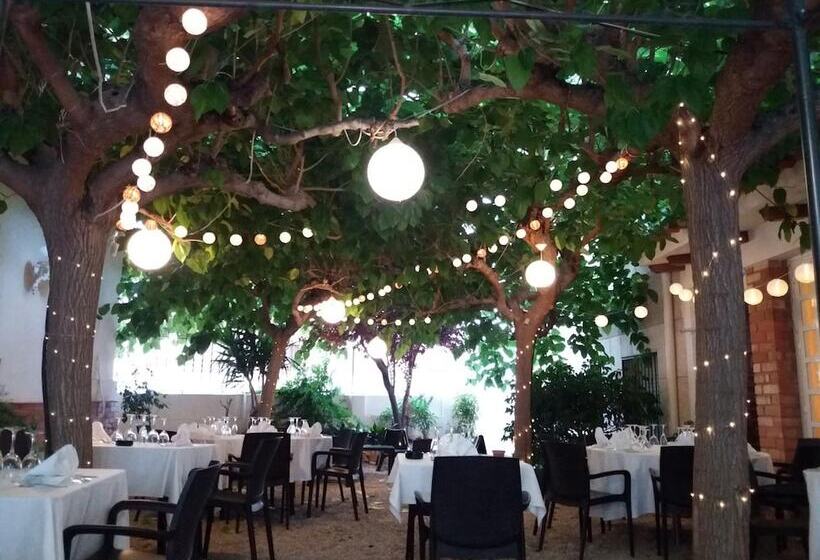 هتل Restaurant Llansola