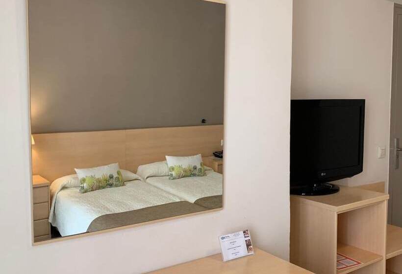 هتل Restaurant Llansola