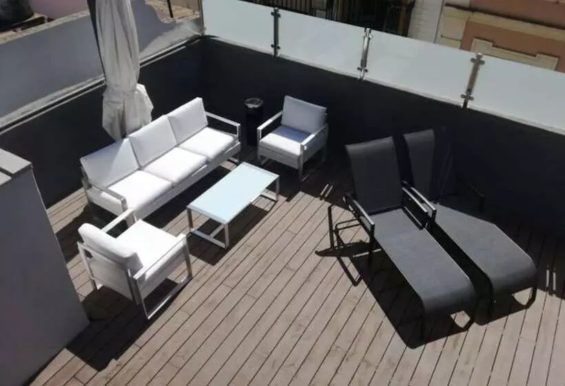 مسافرخانه Le Petit Paris