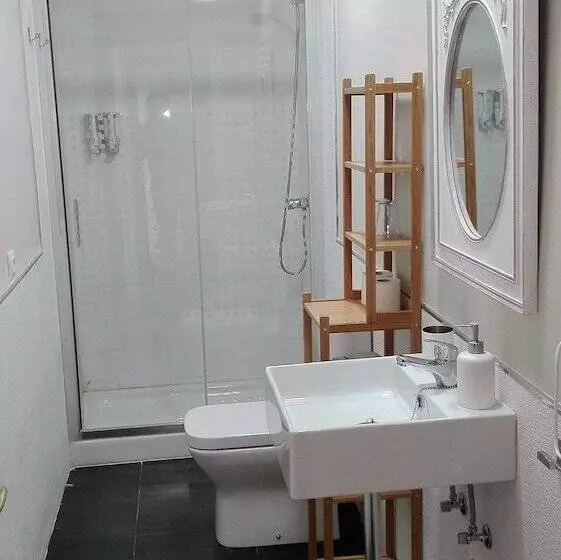 مسافرخانه Le Petit Paris