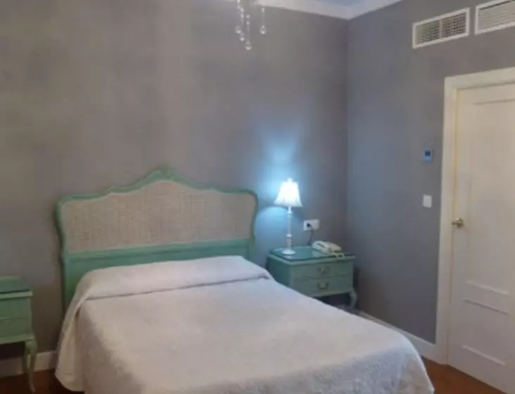 مسافرخانه Le Petit Paris