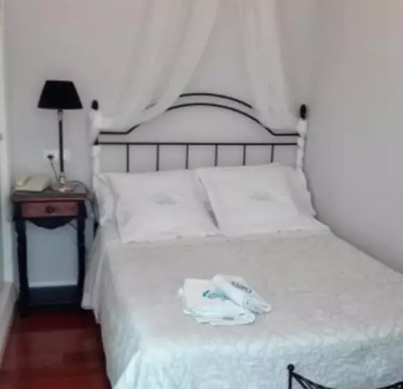 مسافرخانه Le Petit Paris