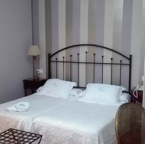 مسافرخانه Le Petit Paris