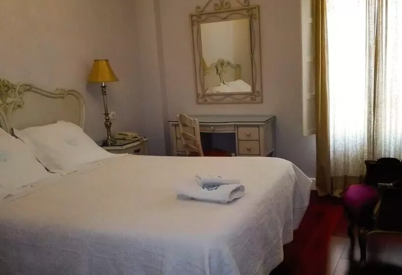 مسافرخانه Le Petit Paris