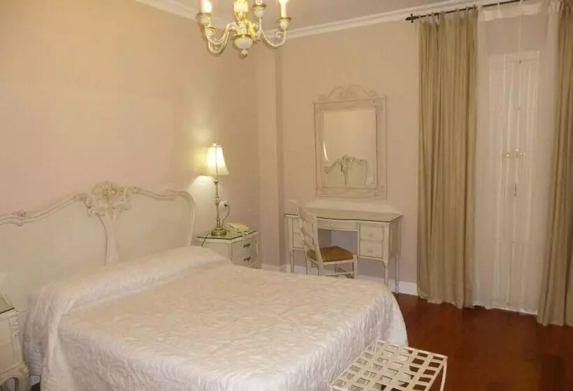 مسافرخانه Le Petit Paris