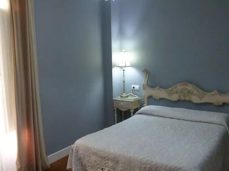 مسافرخانه Le Petit Paris