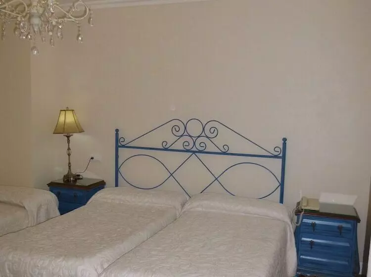 مسافرخانه Le Petit Paris