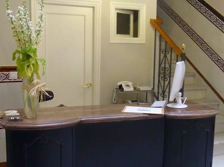 مسافرخانه Le Petit Paris