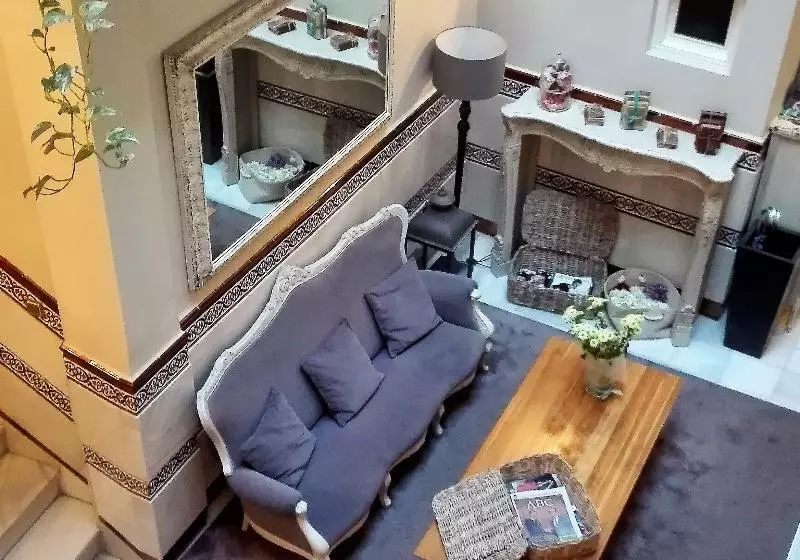 مسافرخانه Le Petit Paris