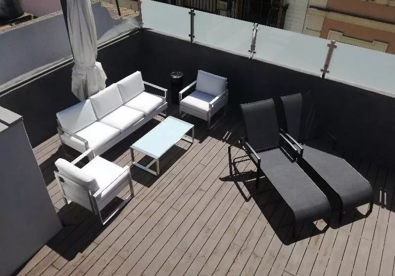 مسافرخانه Le Petit Paris