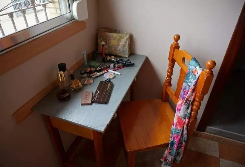 هتل Hostal Alamare