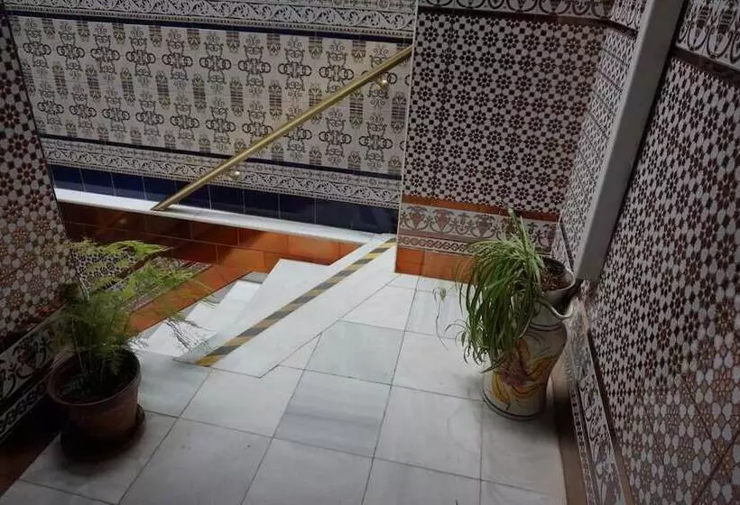 هتل Hostal Alamare