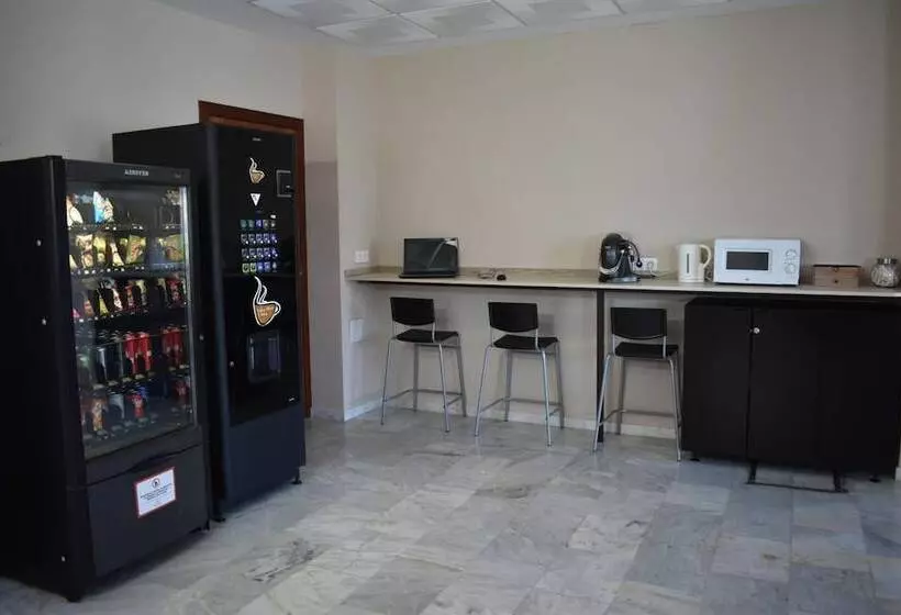 هتل Hostal Alamare