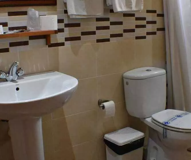 هتل Hostal Alamare