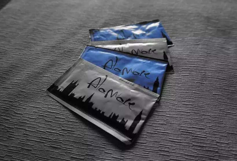 هتل Hostal Alamare