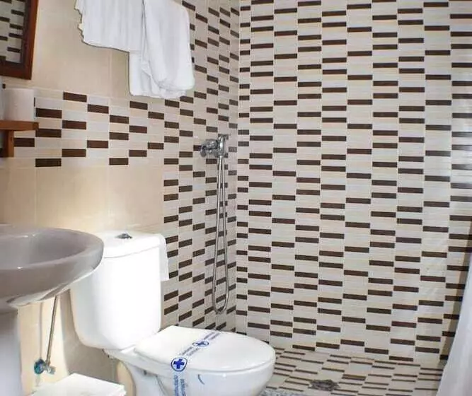 هتل Hostal Alamare