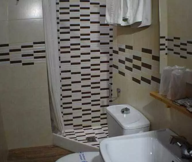 هتل Hostal Alamare