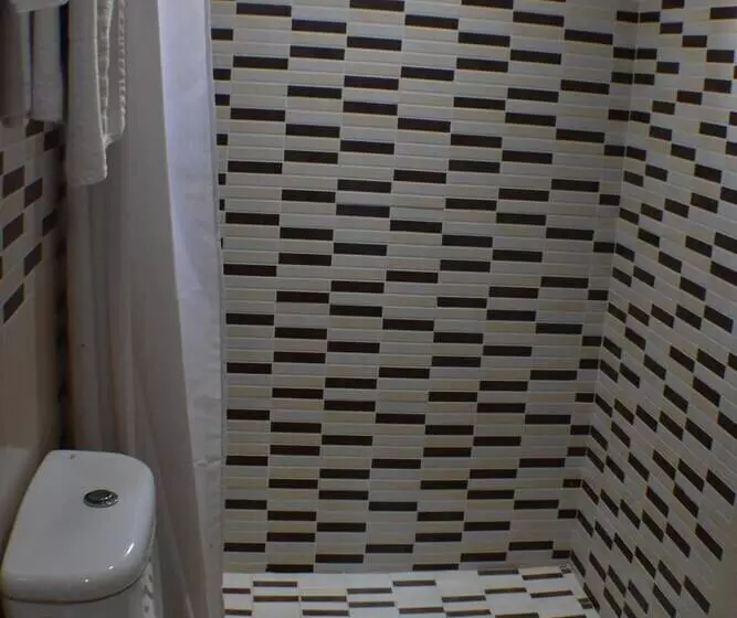 هتل Hostal Alamare