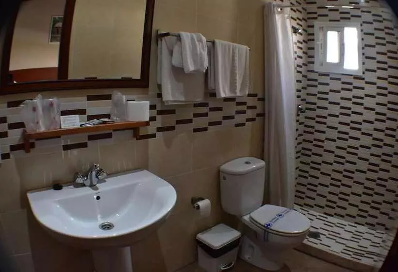 هتل Hostal Alamare