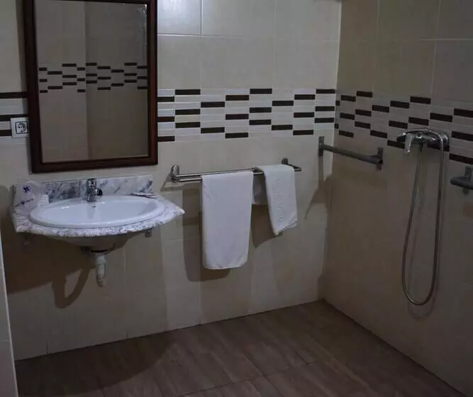 هتل Hostal Alamare