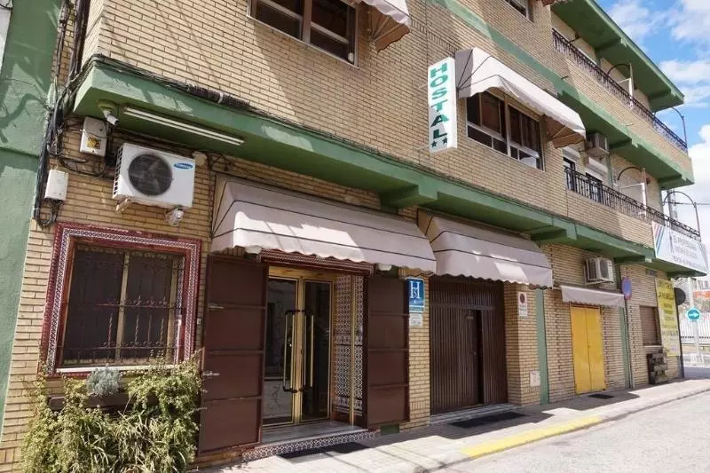 هتل Hostal Alamare