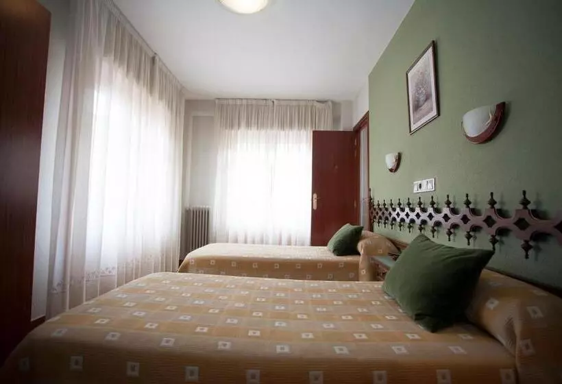 فندق Hostal Aragon