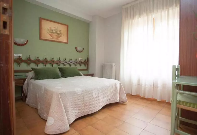 فندق Hostal Aragon