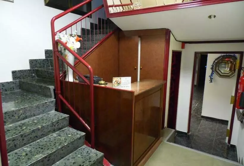 Отель Hostal Arenal