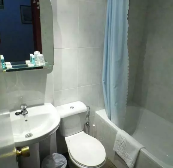 Отель Hostal Arenal