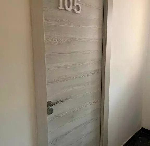 Отель Hostal Arenal