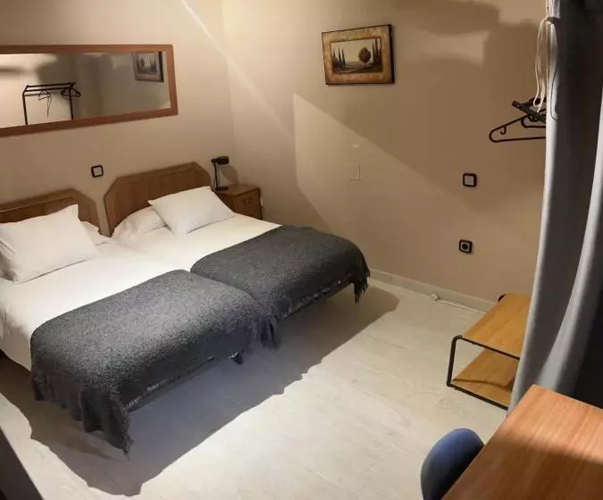 Отель Hostal Arenal