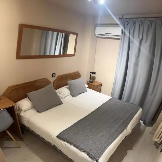 Отель Hostal Arenal