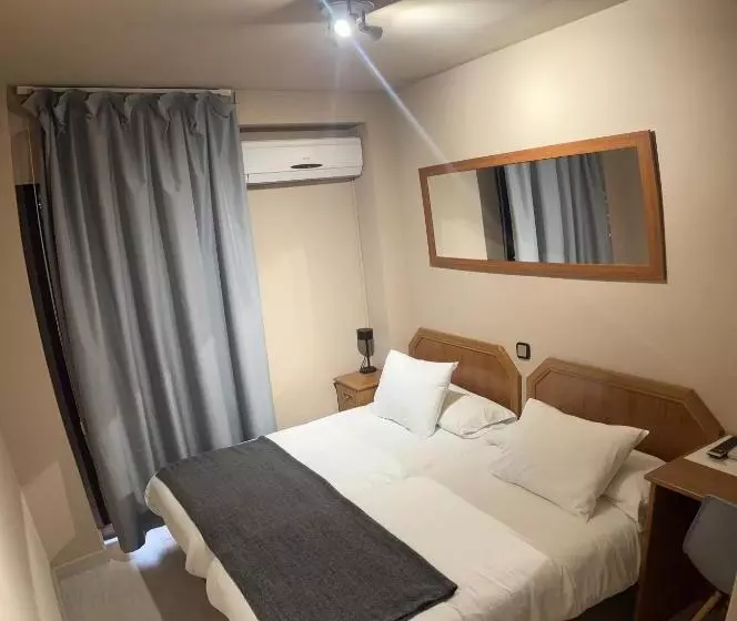 Отель Hostal Arenal