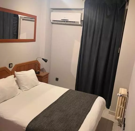 Отель Hostal Arenal