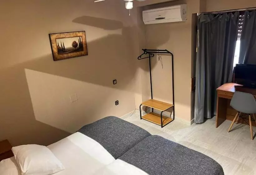 Отель Hostal Arenal