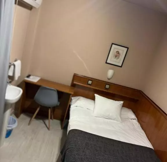 Отель Hostal Arenal