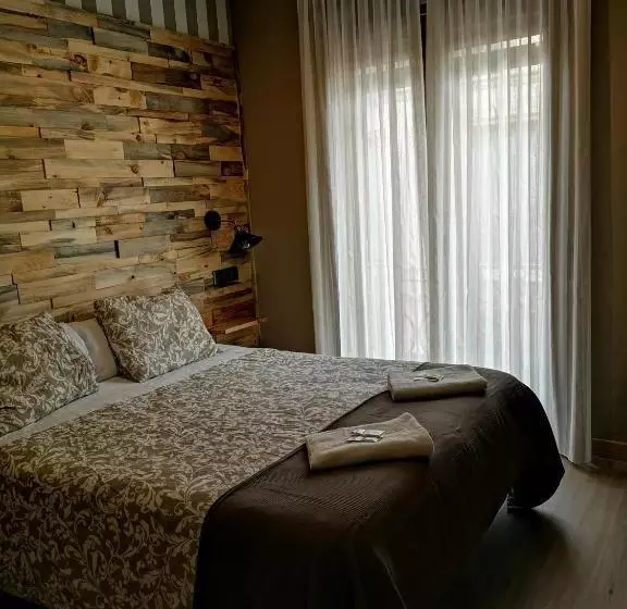 فندق Hostal Juan Bravo