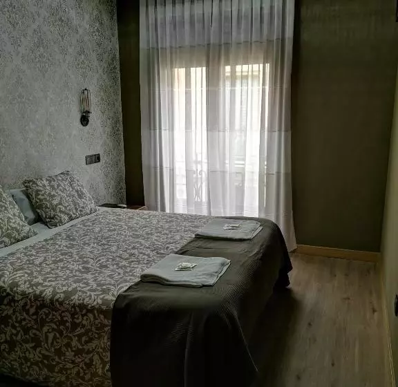 فندق Hostal Juan Bravo