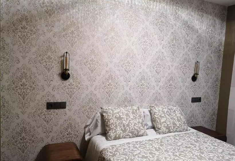 فندق Hostal Juan Bravo