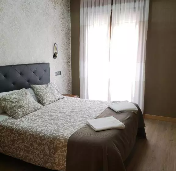 فندق Hostal Juan Bravo