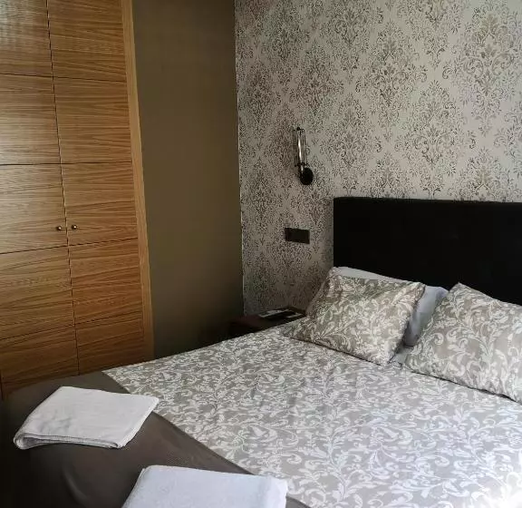 فندق Hostal Juan Bravo