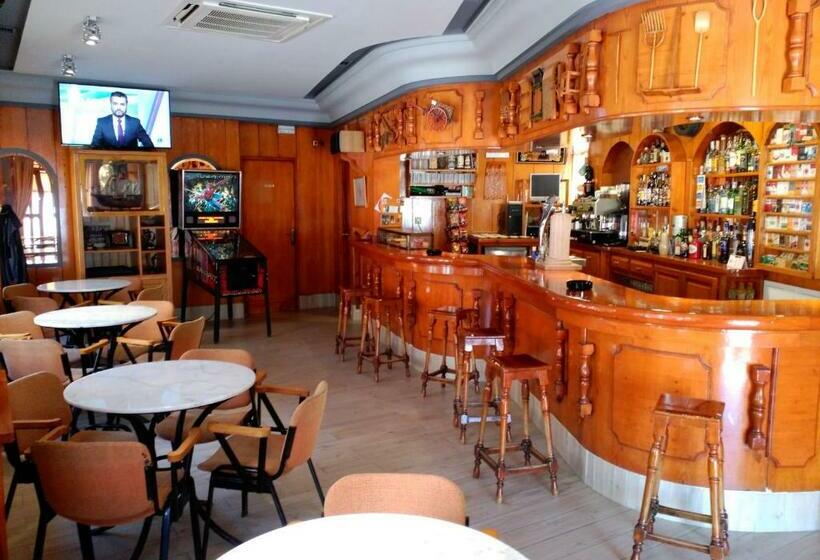 فندق Hostal Romi