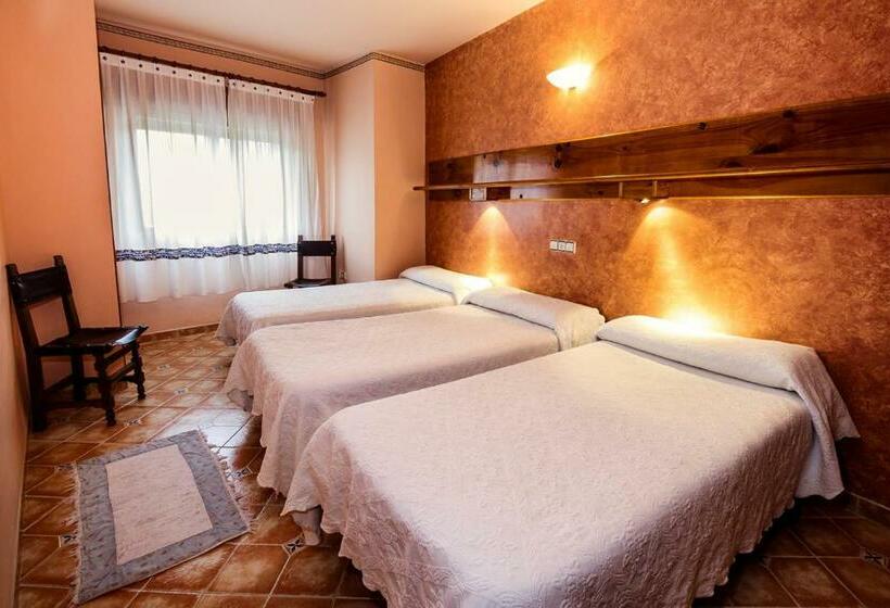 فندق Hostal Romi